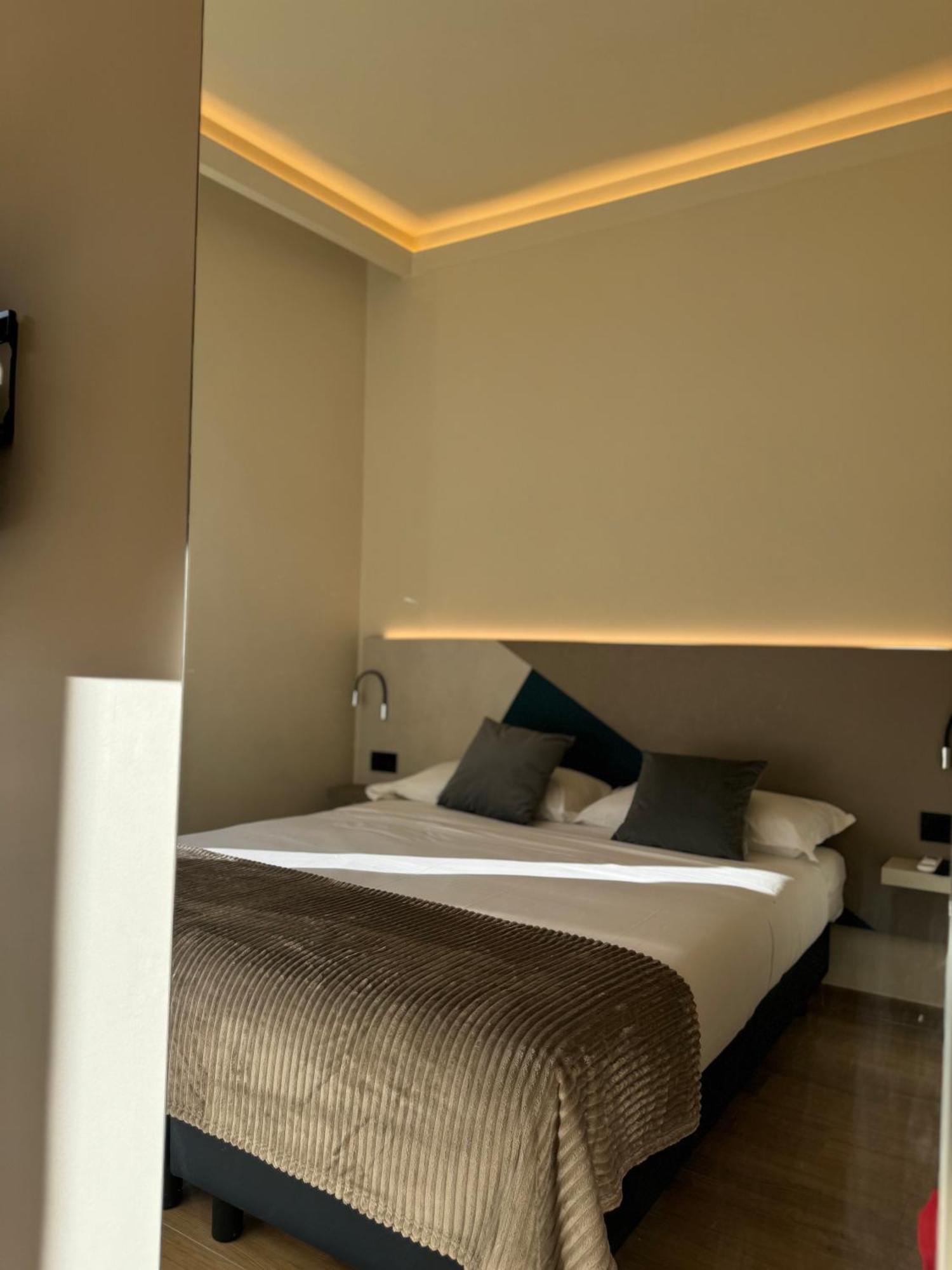 Honeycomb Guesthouse Рим Екстер'єр фото