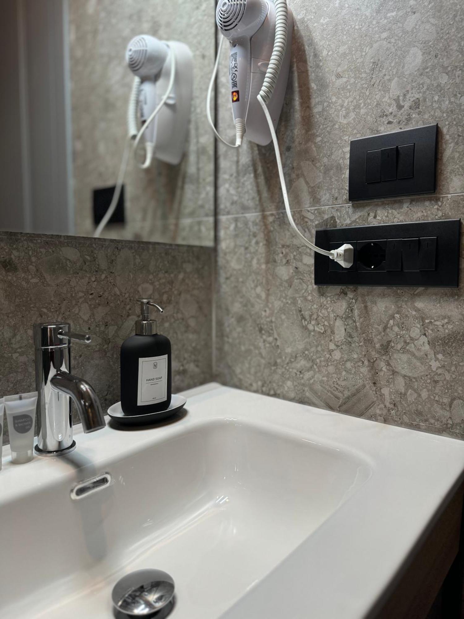 Honeycomb Guesthouse Рим Екстер'єр фото
