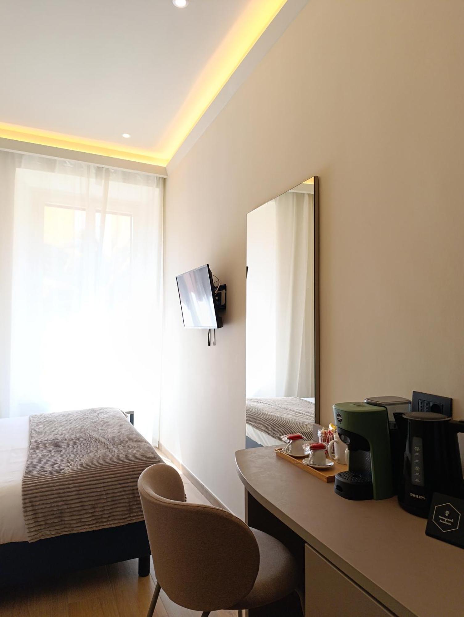 Honeycomb Guesthouse Рим Екстер'єр фото