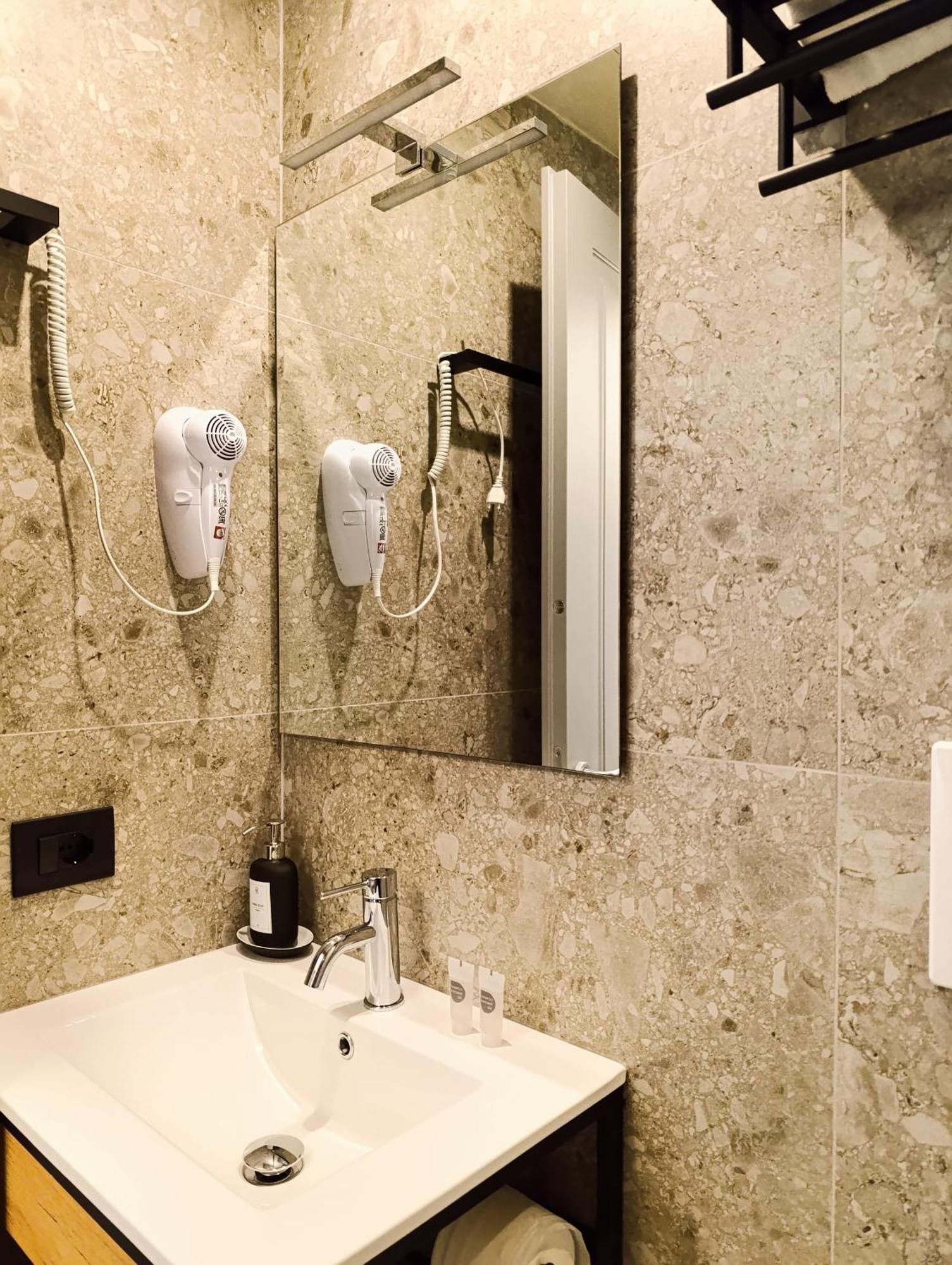 Honeycomb Guesthouse Рим Екстер'єр фото